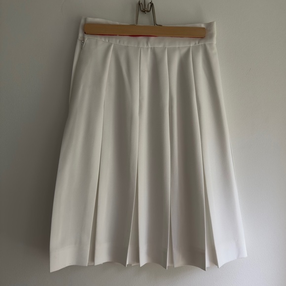 Vintage 80's White Knee Length Pleated Skirt - Picture 2 of 3